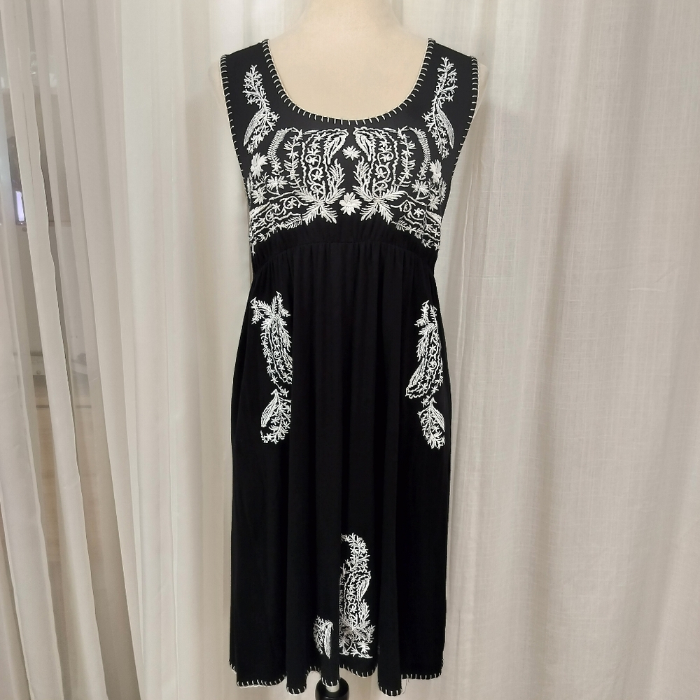 2/$30 Grace Elements Black Midi‎ Popover Dress Womens Size M Whtie Embroidery